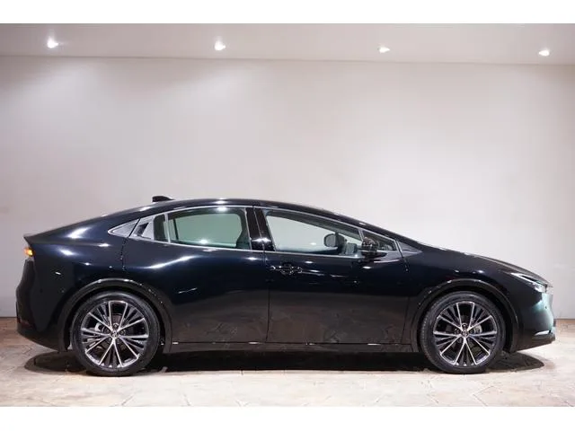 Toyota Prius Z 2023 — миниатюра 2