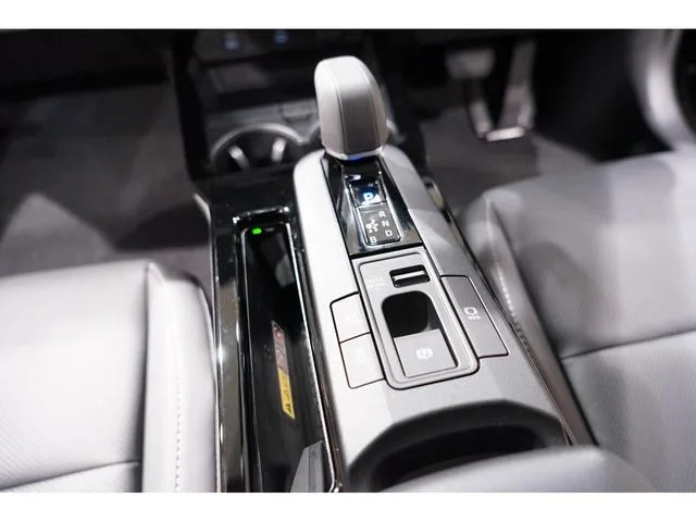 Toyota Prius Z 2023 — миниатюра 5