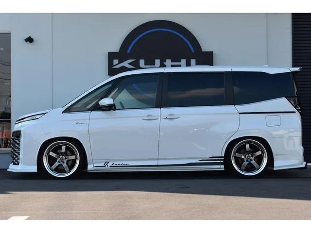Toyota VOXY 2022 — миниатюра 3