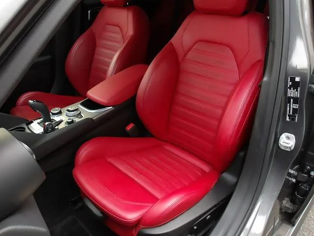 Alfa Romeo Giulia VELOCE 2022 — миниатюра 3