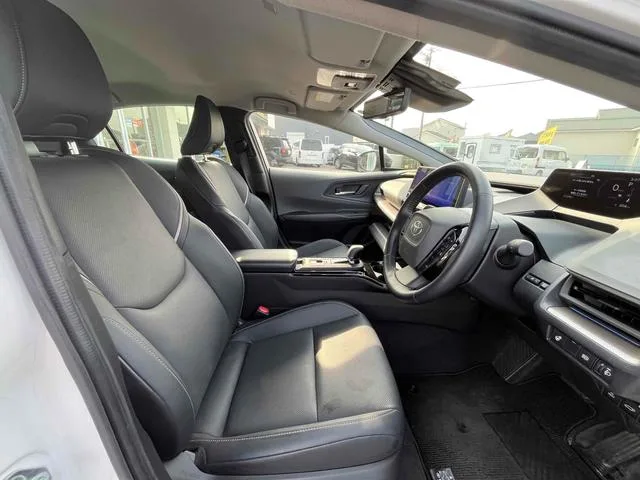 Toyota Prius Z 2023 — миниатюра 2