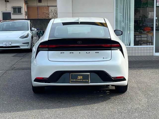 Toyota Prius Z 2023 — миниатюра 4