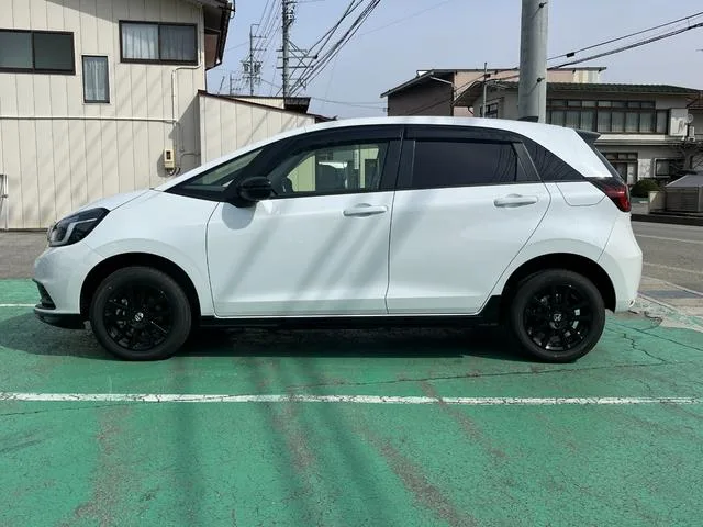 Honda FIT E:HEV HOME BLACK STYLE 2025 — фото 1, купить с доставкой в Москву