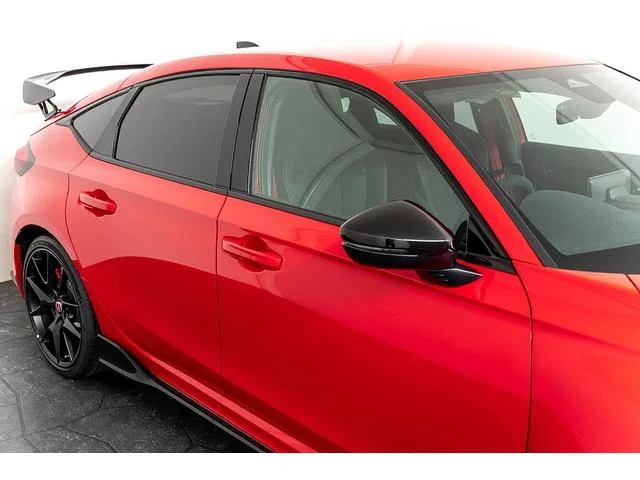 Honda CIVIC TYPE R RACING BLACK PACKAGE 2026 — миниатюра 4