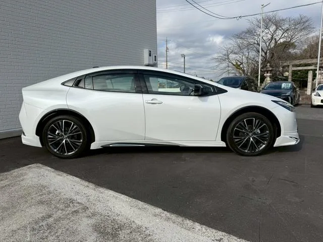Toyota Prius Z 2025 — миниатюра 5