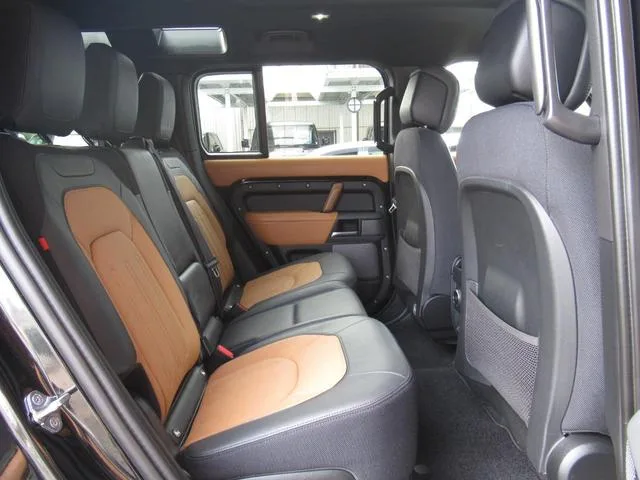 Land Rover Defender 110X D300 2023 — миниатюра 4