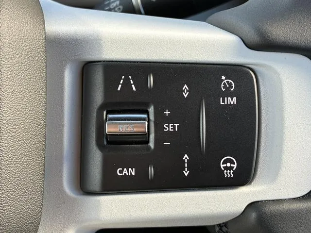 Land Rover Defender 110X-DYNAMIC SE P300 2025 — миниатюра 4