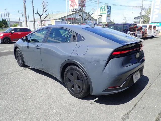 Toyota Prius U 2023 — миниатюра 2