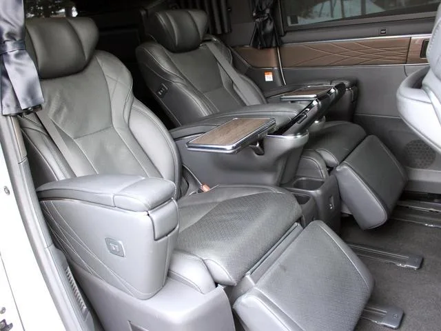 Toyota ALPHARD HYBRID EXECUTIVE LOUNGE 2023 — миниатюра 4