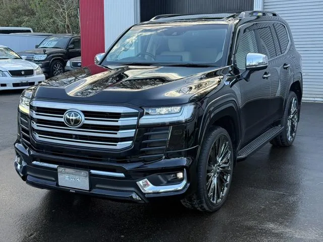 Toyota Land Cruiser ZX 2023 — фото 1, купить с доставкой в Москву