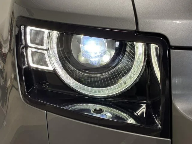 Land Rover Defender 110X-DYNAMIC SE D300 2023 — миниатюра 3