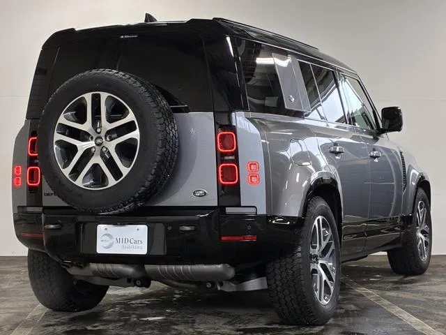 Land Rover Defender 110X-DYNAMIC SE D300 2023 — фото 1, купить с доставкой в Москву