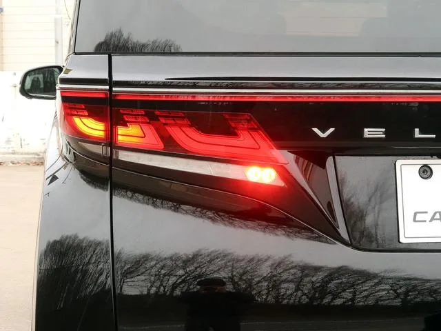Toyota VELLFIRE HYBRID Z PREMIER 2023 — миниатюра 3
