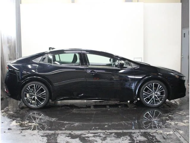 Toyota Prius Z 2024 — миниатюра 2