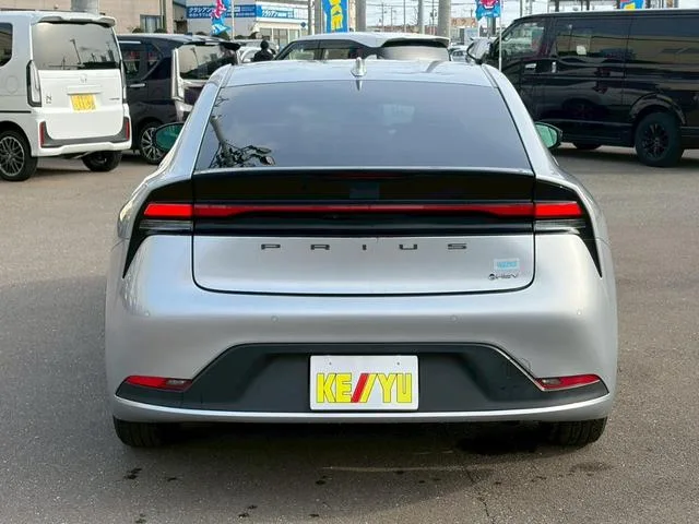 Toyota Prius X 2023 — миниатюра 2