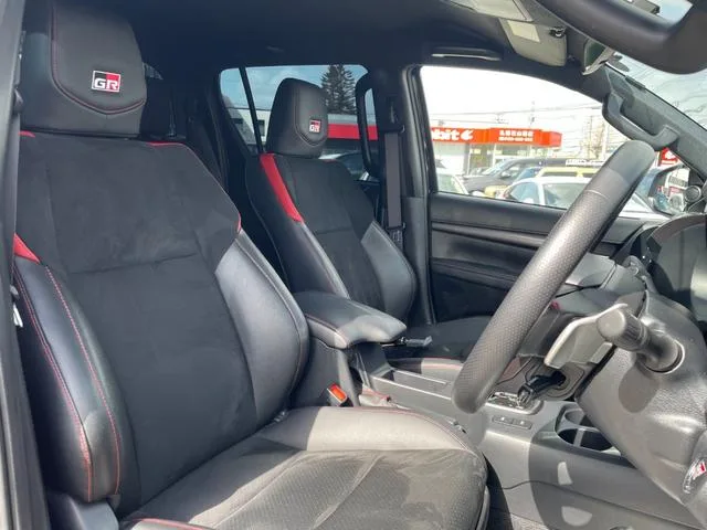 Toyota Hilux Z GR SPORT 2023 — миниатюра 4