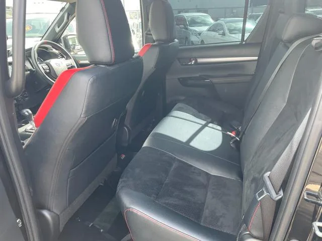 Toyota Hilux Z GR SPORT 2023 — миниатюра 5