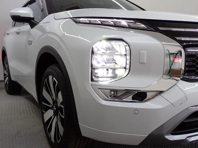 Mitsubishi OUTLANDER PHEV P EXECUTIVE PACKAGE 2024 — миниатюра 4