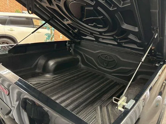 Toyota Hilux Z GR SPORT 2022 — миниатюра 4