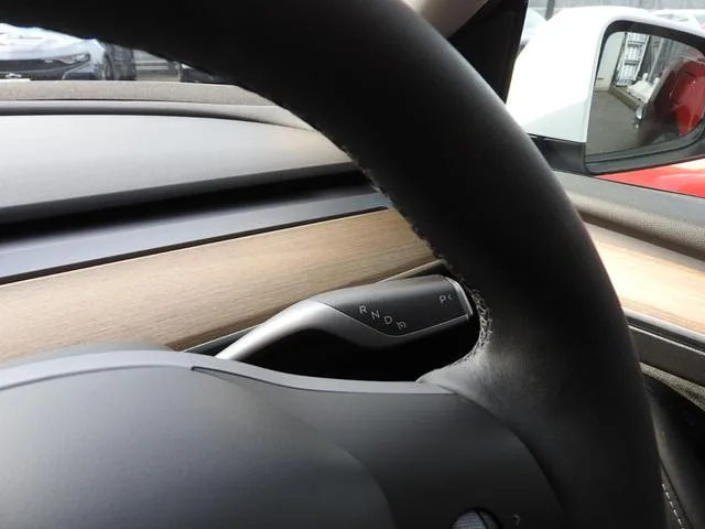 Tesla Model Y DUAL MOTOR AWD LONG RANGE 2023 — миниатюра 3