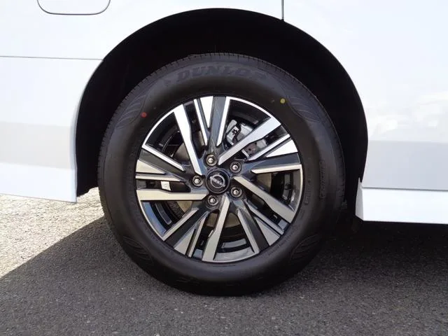 Nissan SERENA E-POWER HIGHWAY STAR V 2026 — миниатюра 4