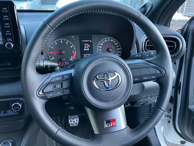 Toyota GR YARIS RZ HIGH PERFORMANCE 2023 — миниатюра 5