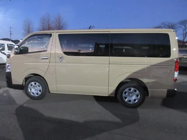 Toyota HIACE VAN LONG SUPER GL 2025 — миниатюра 3