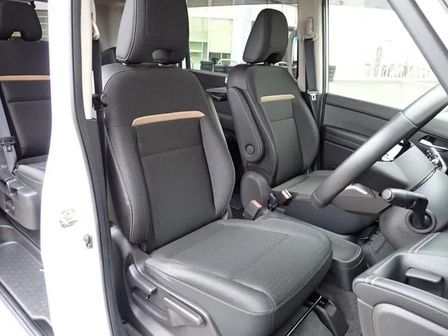 Nissan SERENA E-POWER HIGHWAY STAR V 2023 — миниатюра 4