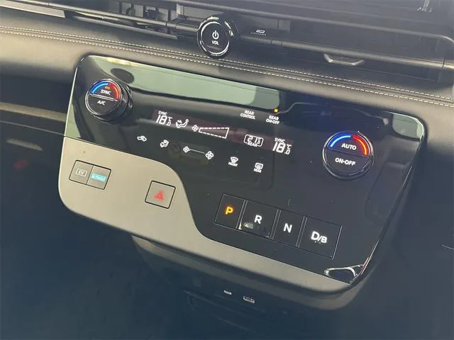 Nissan SERENA E-POWER HIGHWAY STAR V 2023 — миниатюра 3
