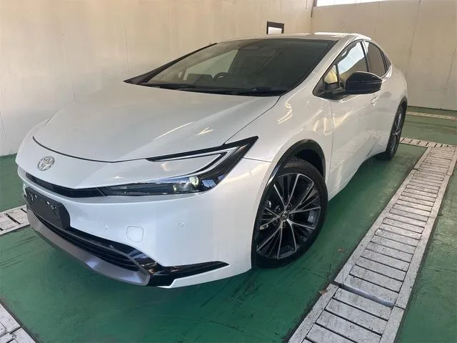 Toyota Prius Z 2024 — фото 1, купить с доставкой в Москву