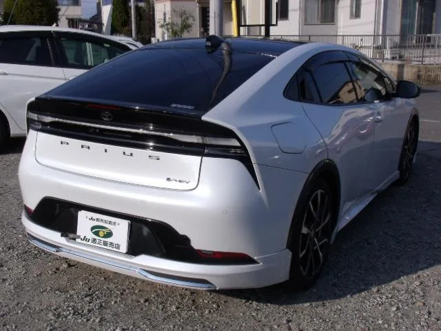 Toyota Prius Z 2023 — миниатюра 2