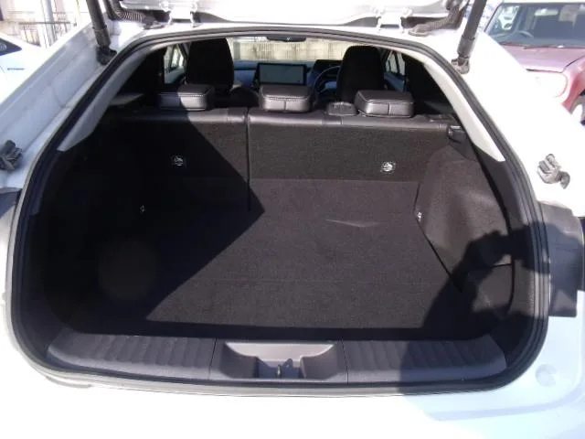 Toyota Prius Z 2023 — миниатюра 5