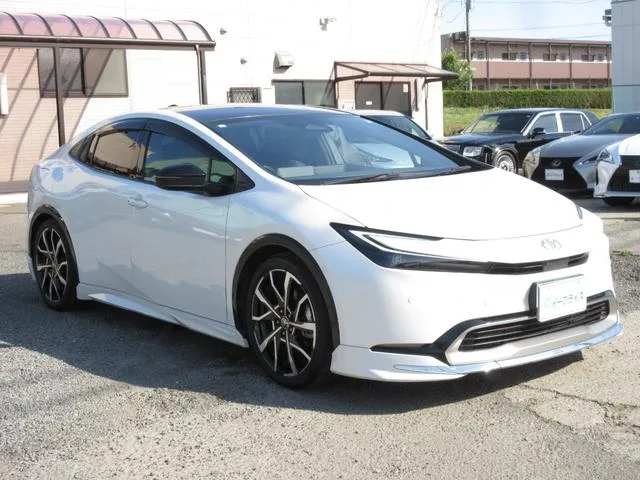 Toyota Prius Z 2023 — миниатюра 2