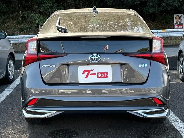 Toyota Prius A TOURING SELECTION BLACK EDITION 2022 — миниатюра 5