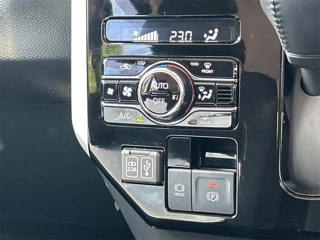 Toyota ROOMY CUSTOM G 2024 — миниатюра 3
