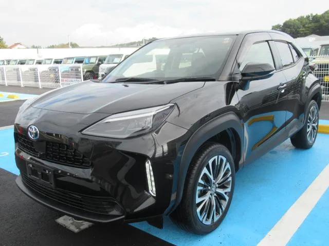 Toyota YARIS CROSS HYBRID Z 2022 — фото 1, купить с доставкой в Москву