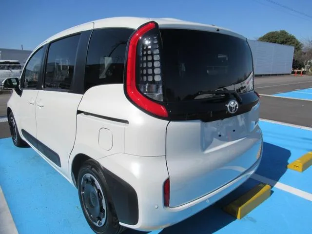 Toyota SIENTA HYBRID Z 2023 — миниатюра 2