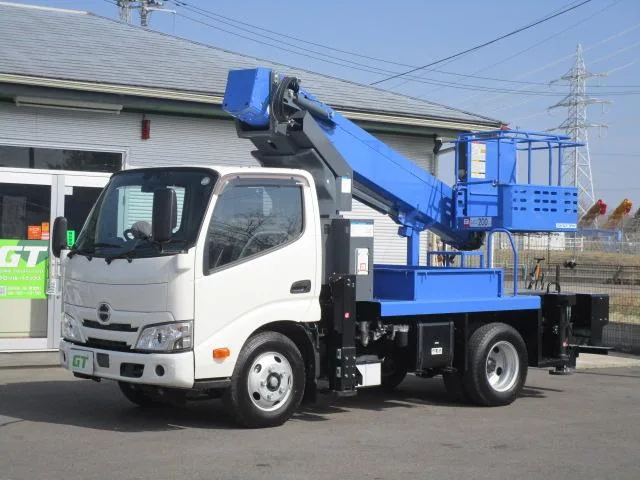Hino DUTRO 2024 — фото 1, купить с доставкой в Москву