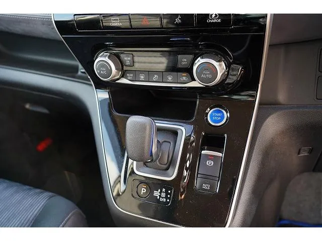 Nissan SERENA E-POWER HIGHWAY STAR V 2022 — миниатюра 3