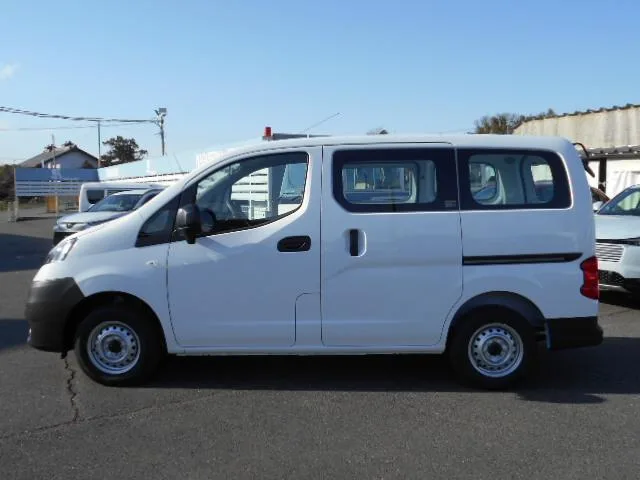 Nissan NV200 VANETTE VAN DX 2026 — миниатюра 3