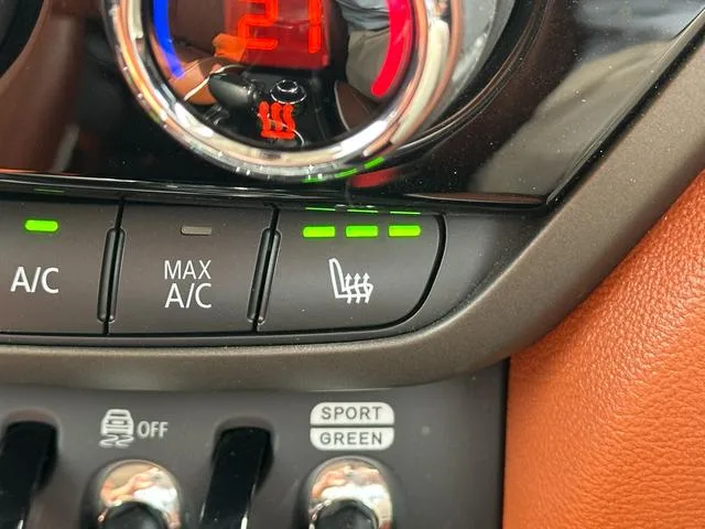 MINI MINI COOPER D CROSSOVER ALL4 TRIM 2022 — миниатюра 4