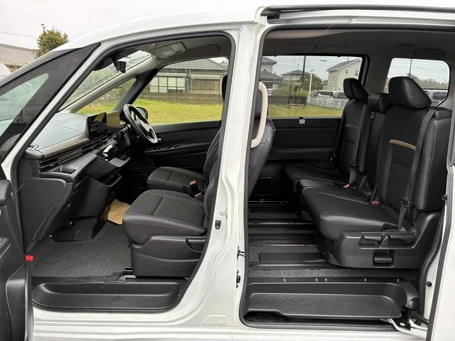 Nissan SERENA HIGHWAY STAR V 2023 — миниатюра 4