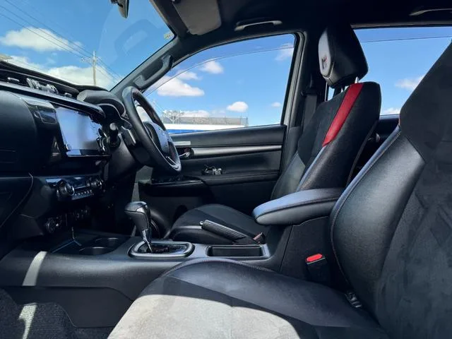 Toyota Hilux Z GR SPORT 2022 — миниатюра 4