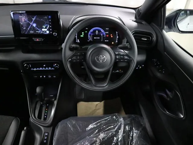 Toyota Yaris HYBRID Z 2025 — миниатюра 3