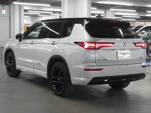 Mitsubishi OUTLANDER PHEV BLACK EDITION 2022 — миниатюра 3