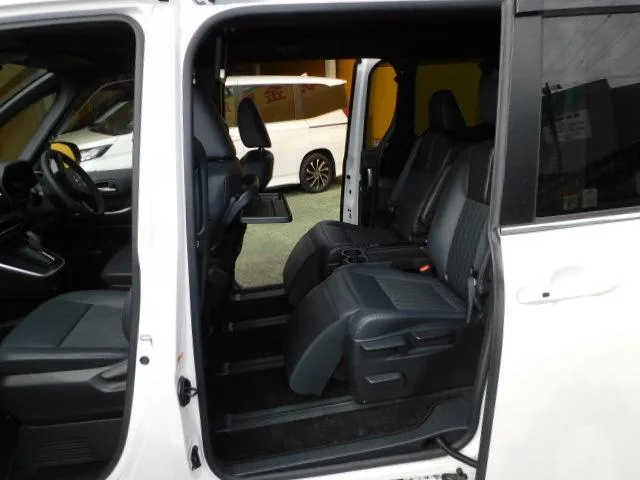 Toyota NOAH HYBRID S-Z 2023 — миниатюра 2