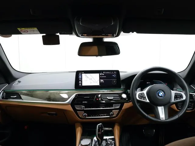 BMW 5 Series 530E M-SPORT 2023 — миниатюра 4