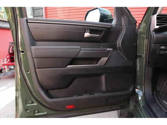 America Toyota TUNDRA CREWMAX SR5 2022 — миниатюра 2