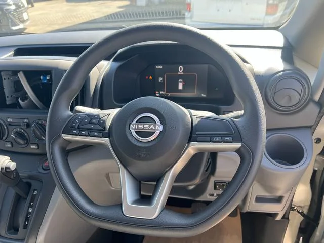 Nissan NV200 VANETTE VAN VX OUTDOOR BLACK EDITION 2026 — миниатюра 5