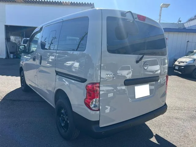 Nissan NV200 VANETTE VAN GX OUTDOOR BLACK EDITION 2026 — миниатюра 2